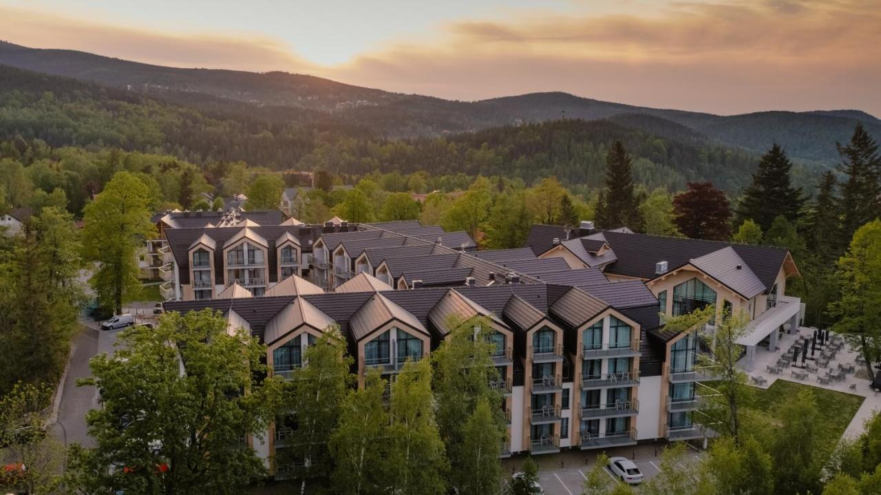 Green Mountain 5* Hotel カルパッチ エクステリア 写真 The Village at Sun Peaks