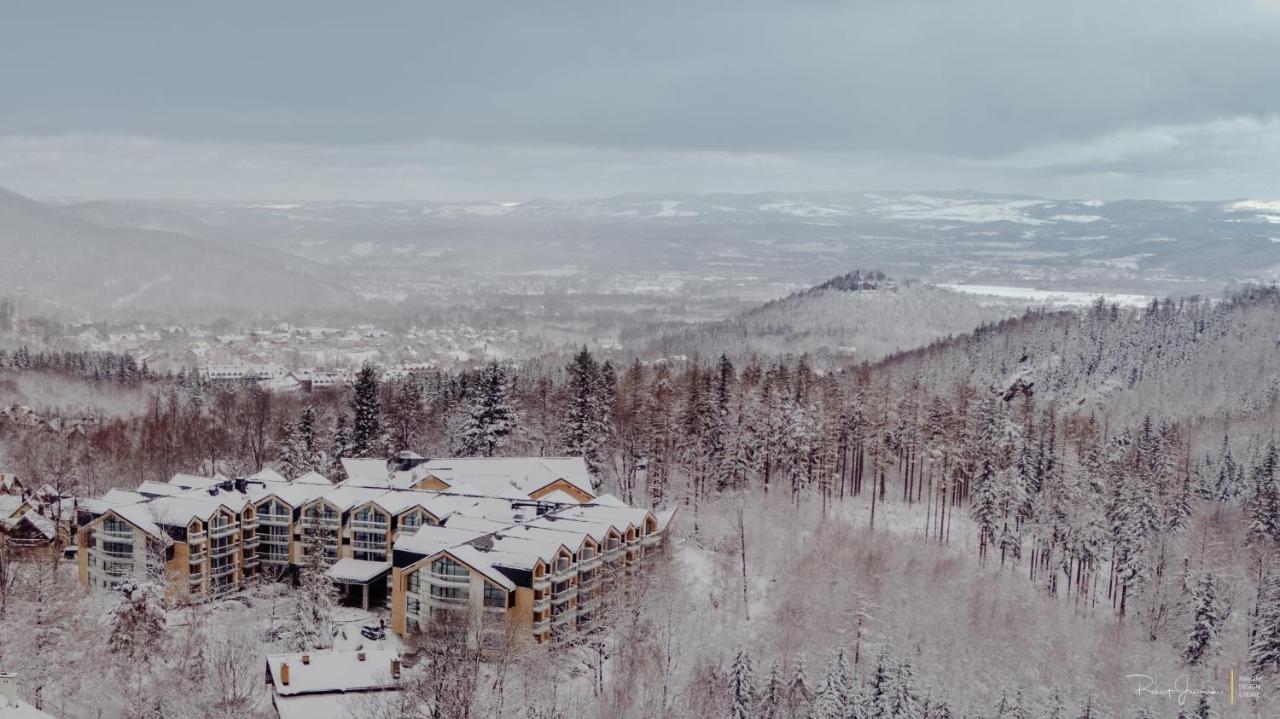 Green Mountain 5* Hotel カルパッチ エクステリア 写真 Aerial view of the resort
