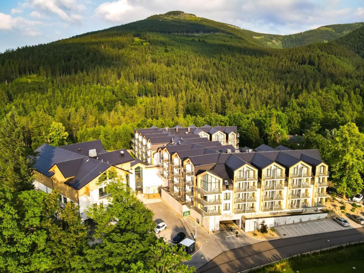 Green Mountain 5* Hotel カルパッチ エクステリア 写真