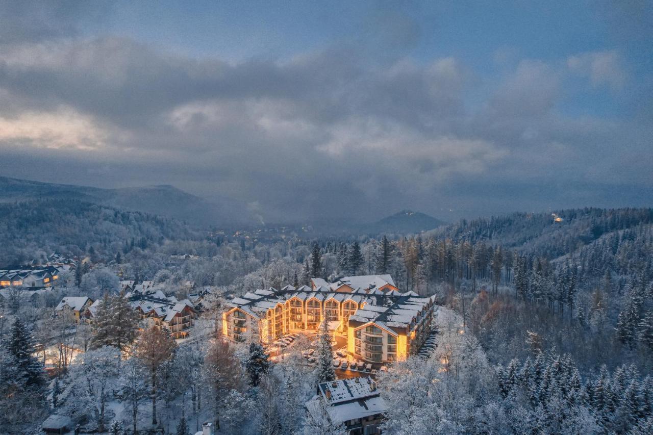 Green Mountain 5* Hotel カルパッチ エクステリア 写真 Aerial view of the resort