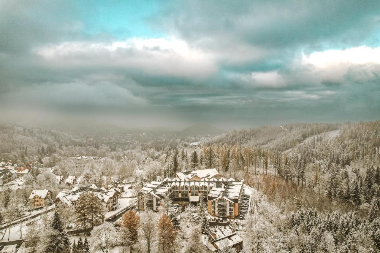 Green Mountain 5* Hotel カルパッチ エクステリア 写真 Aerial view of the resort