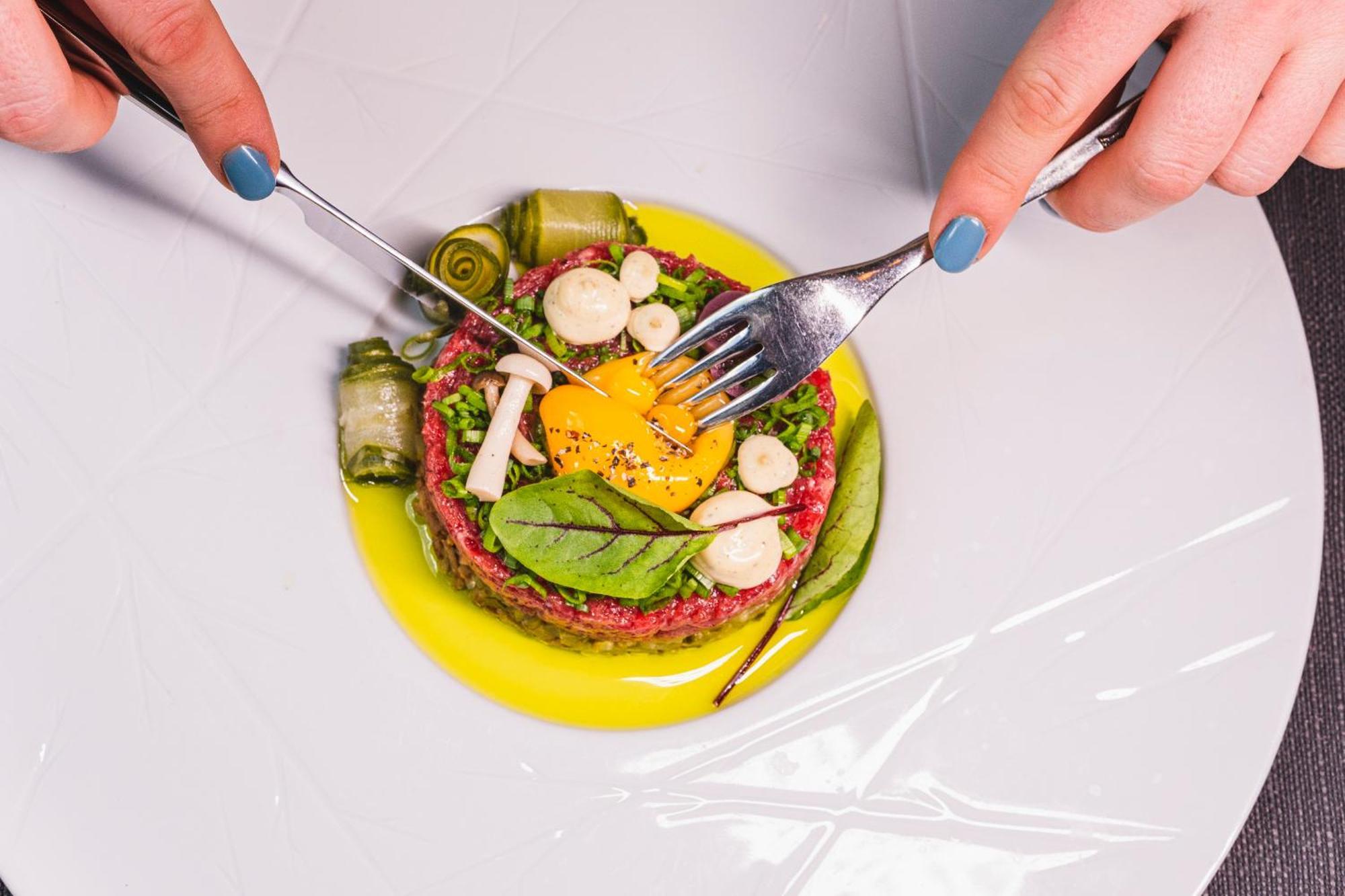 Green Mountain 5* Hotel カルパッチ エクステリア 写真 A steak tartare