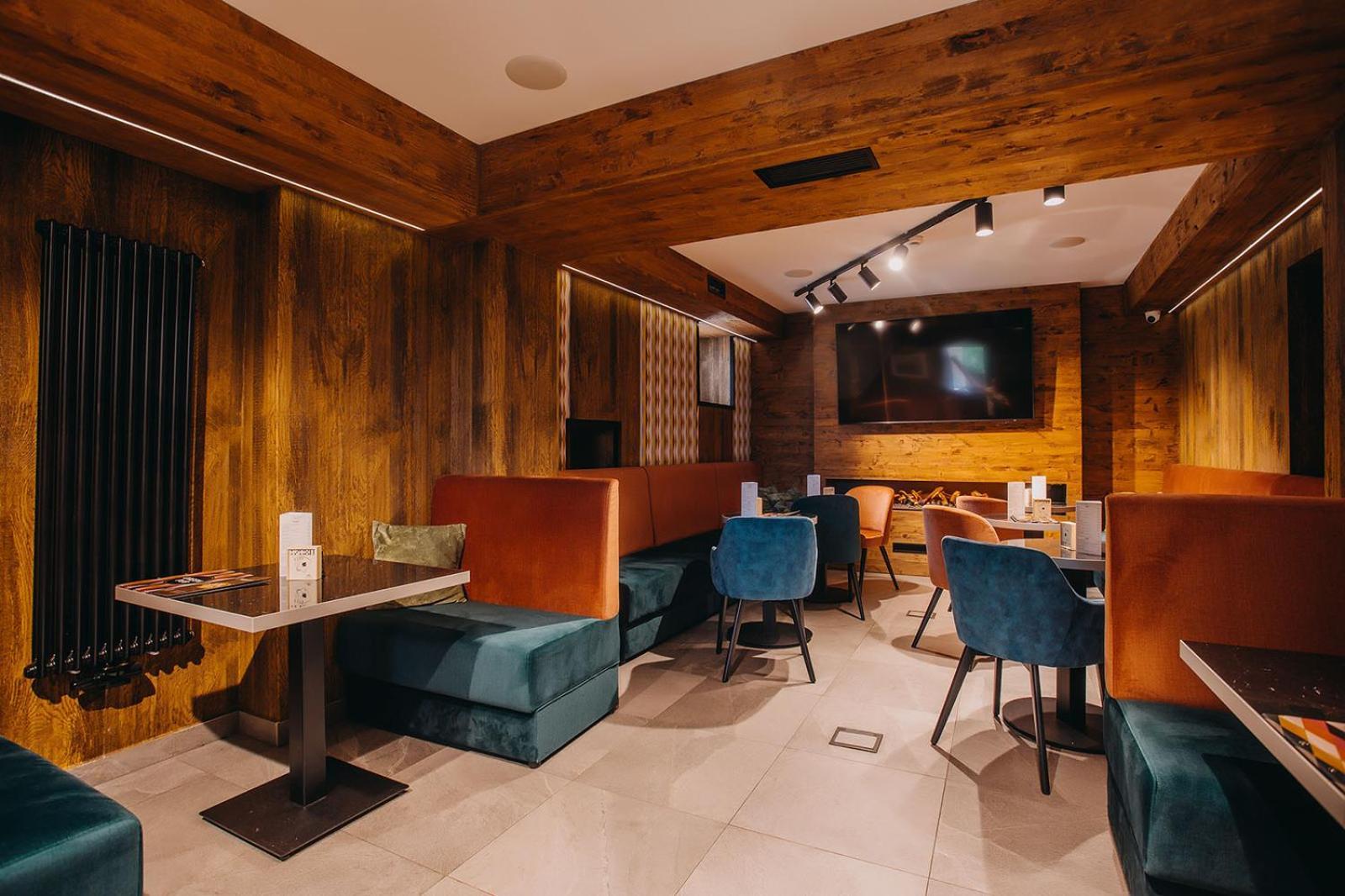 Green Mountain 5* Hotel カルパッチ エクステリア 写真 Restaurant interior