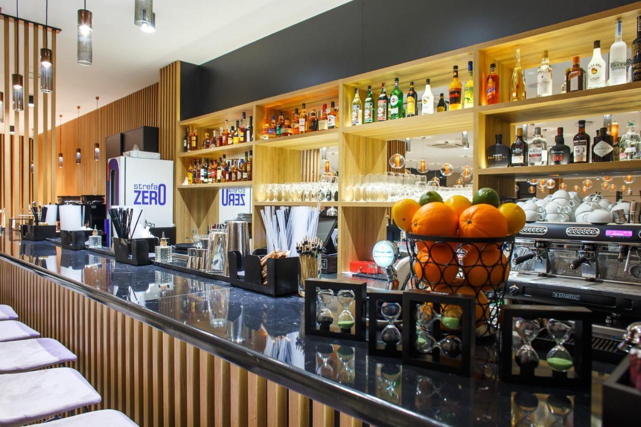 Green Mountain 5* Hotel カルパッチ エクステリア 写真 The bar at the hotel