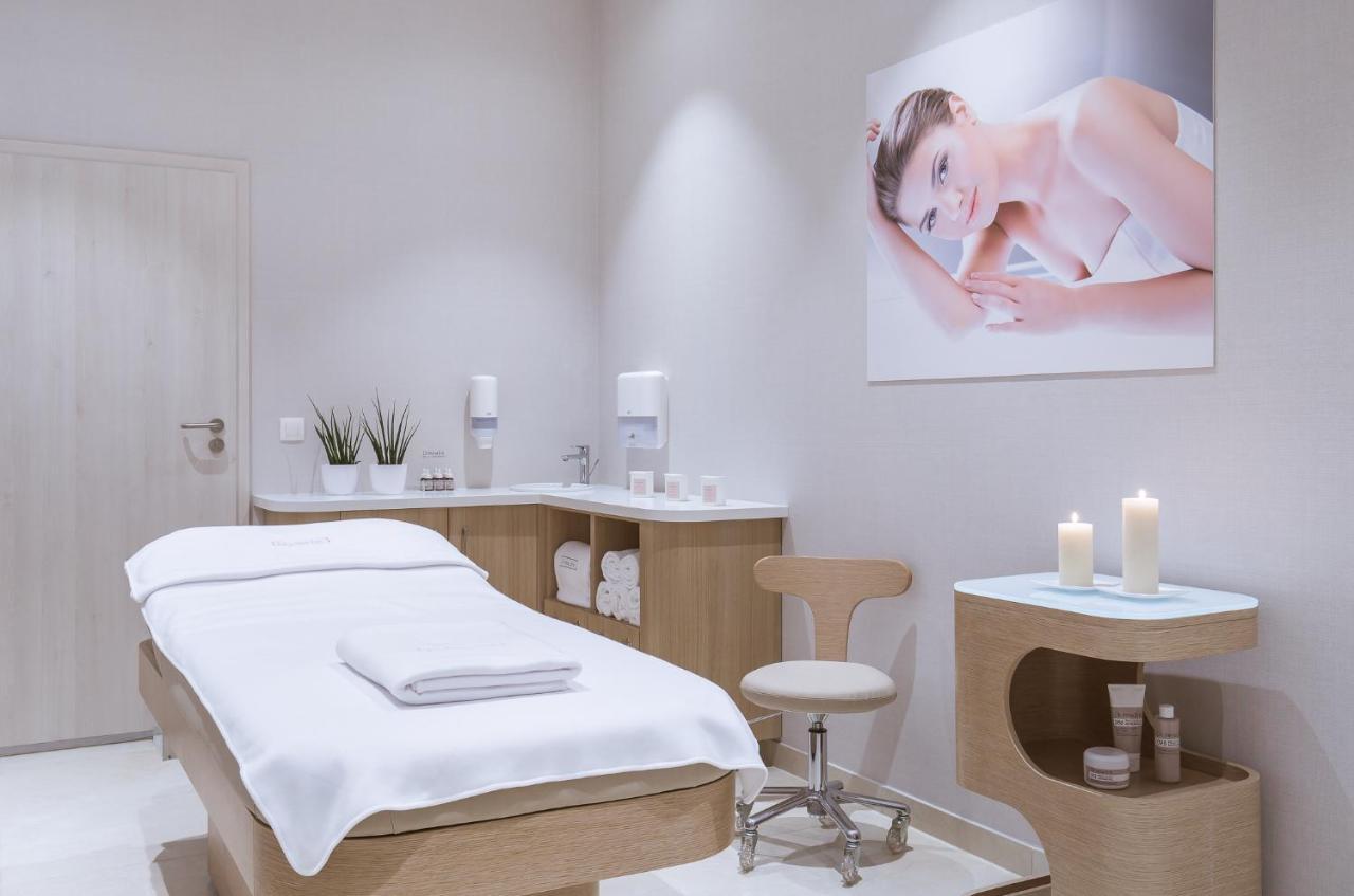 Green Mountain 5* Hotel カルパッチ エクステリア 写真 A treatment room at a spa