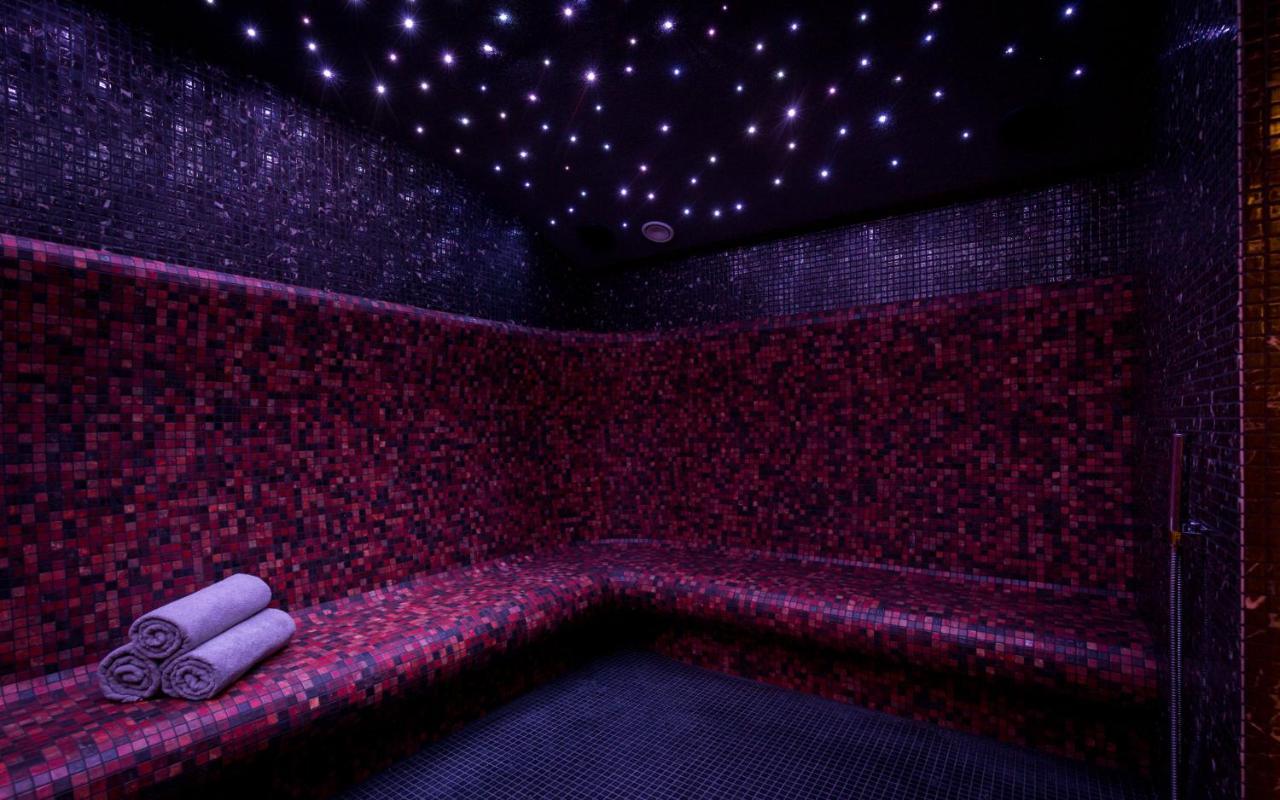 Green Mountain 5* Hotel カルパッチ エクステリア 写真 A steam room