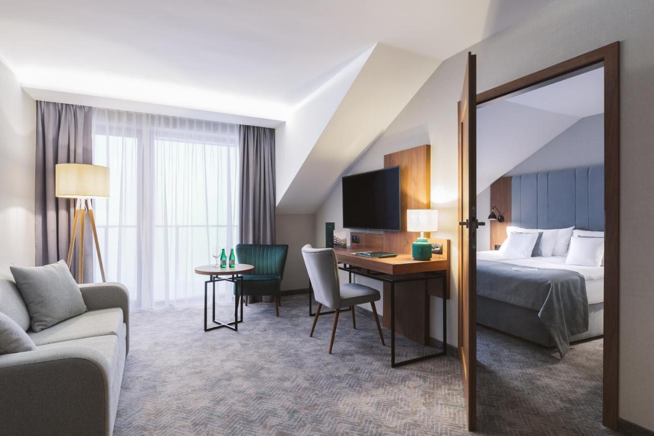 Green Mountain 5* Hotel カルパッチ エクステリア 写真 Suite