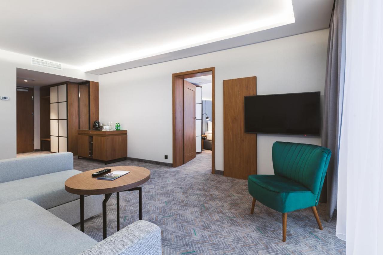 Green Mountain 5* Hotel カルパッチ エクステリア 写真 Suite