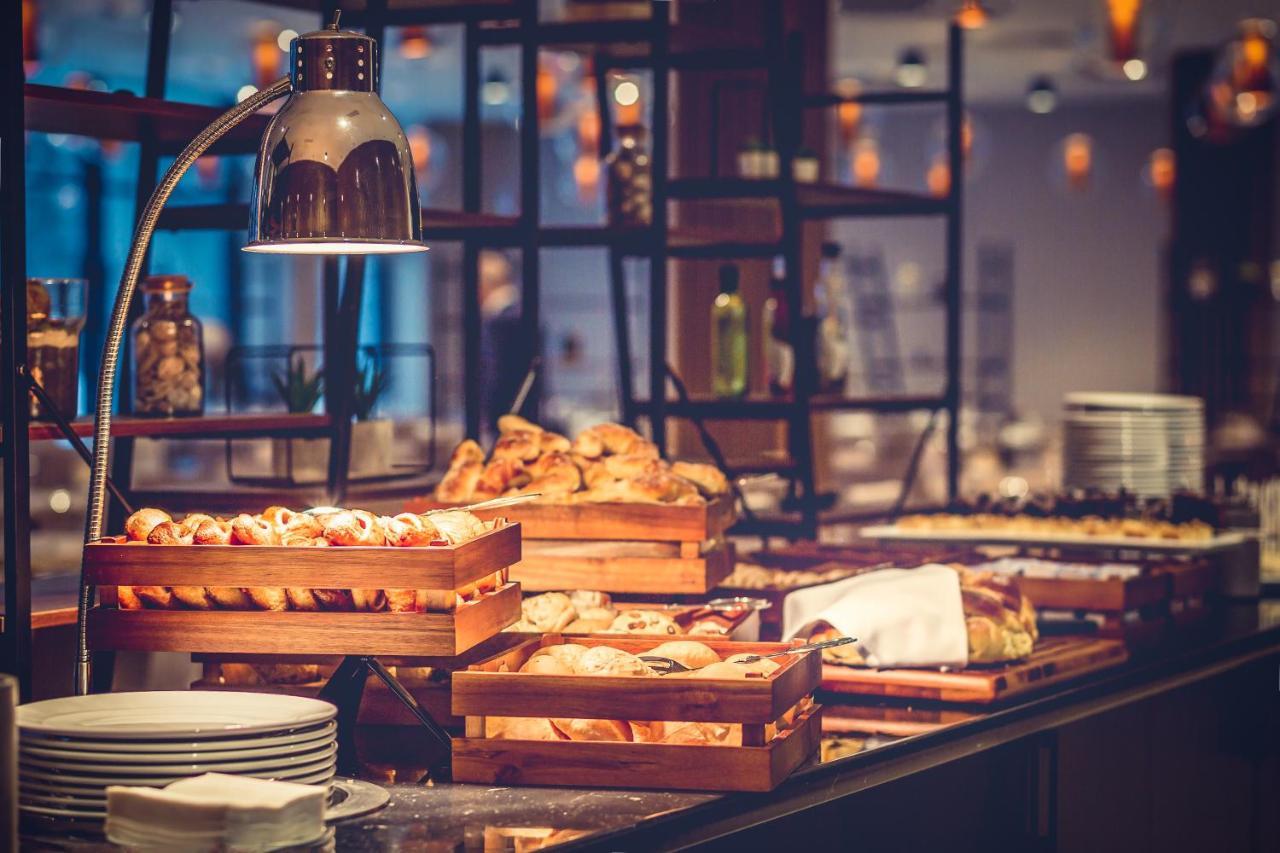 Green Mountain 5* Hotel カルパッチ エクステリア 写真 A chafing dish