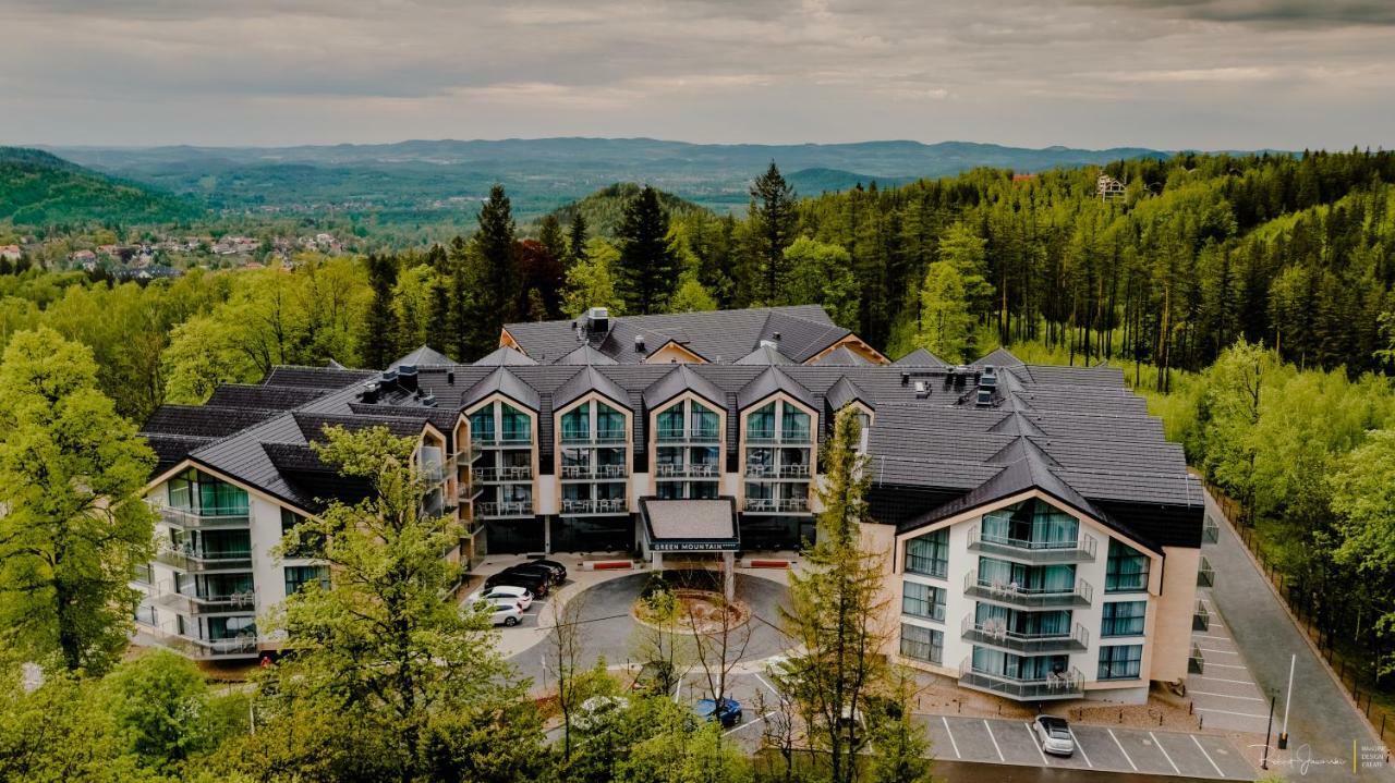 Green Mountain 5* Hotel カルパッチ エクステリア 写真 The Inn at Cedar Falls