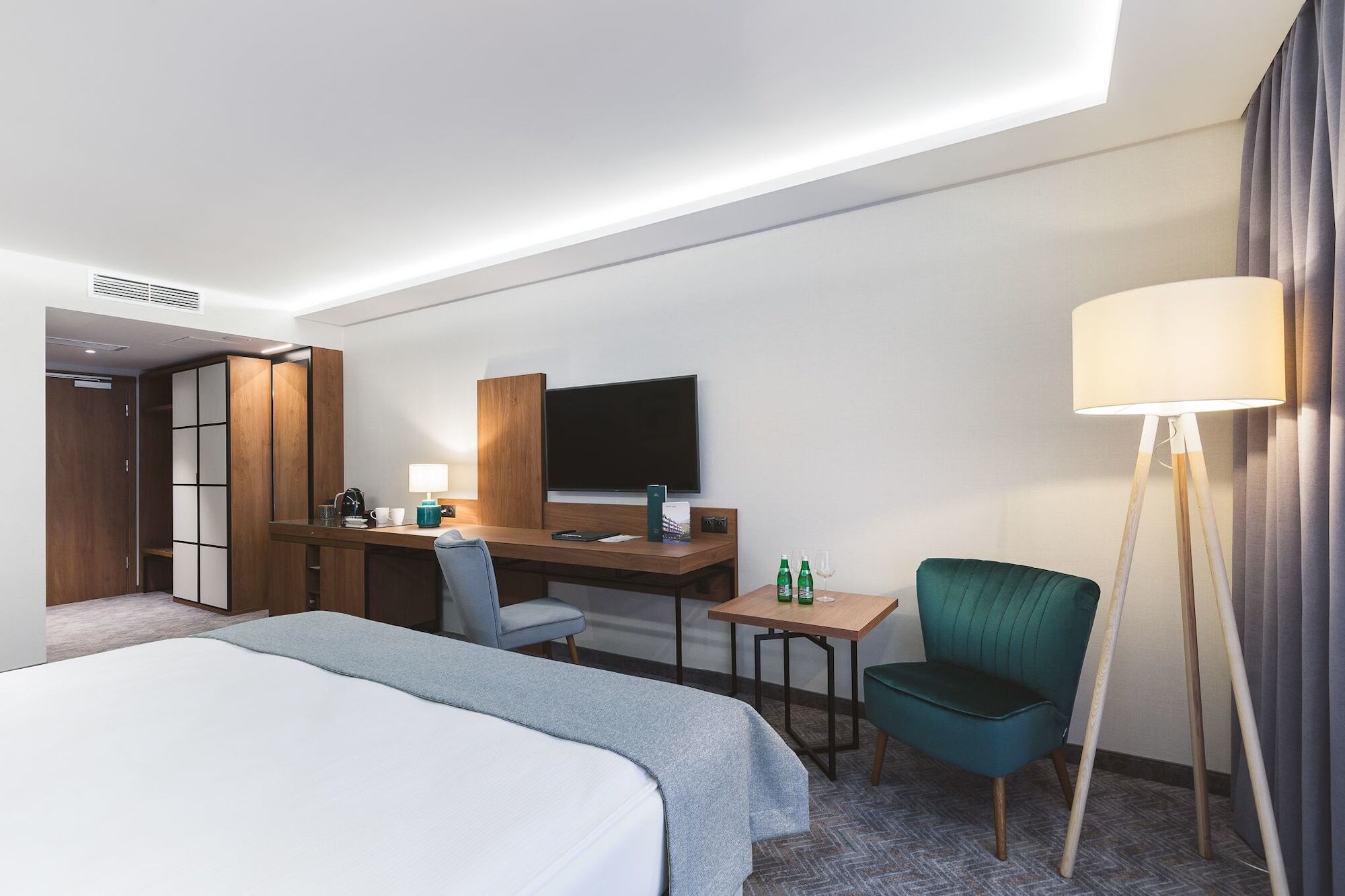 Green Mountain 5* Hotel カルパッチ エクステリア 写真 A room at the hotel