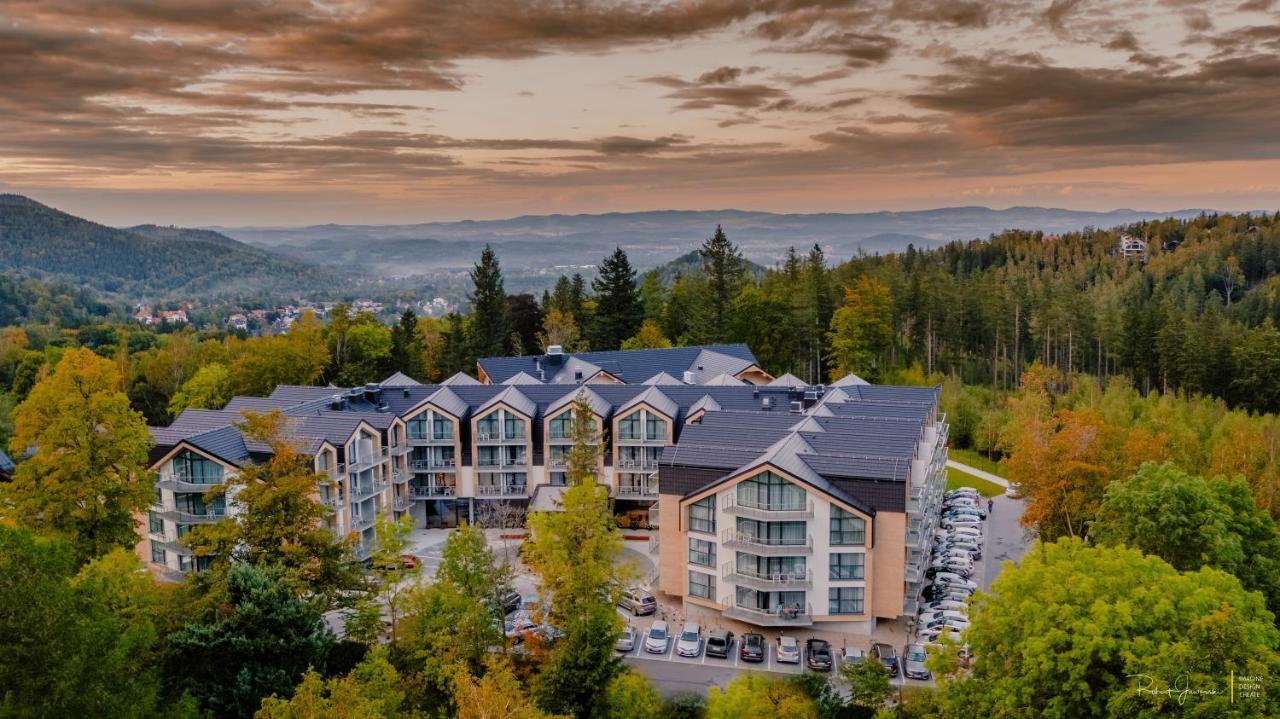 Green Mountain 5* Hotel カルパッチ エクステリア 写真 The hotel complex