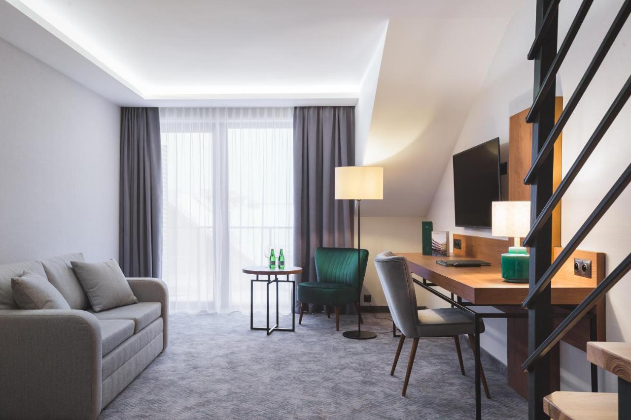 Green Mountain 5* Hotel カルパッチ エクステリア 写真 Suite
