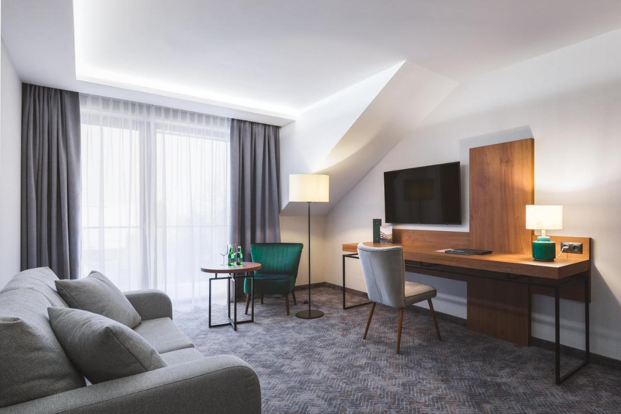 Green Mountain 5* Hotel カルパッチ エクステリア 写真 Suite