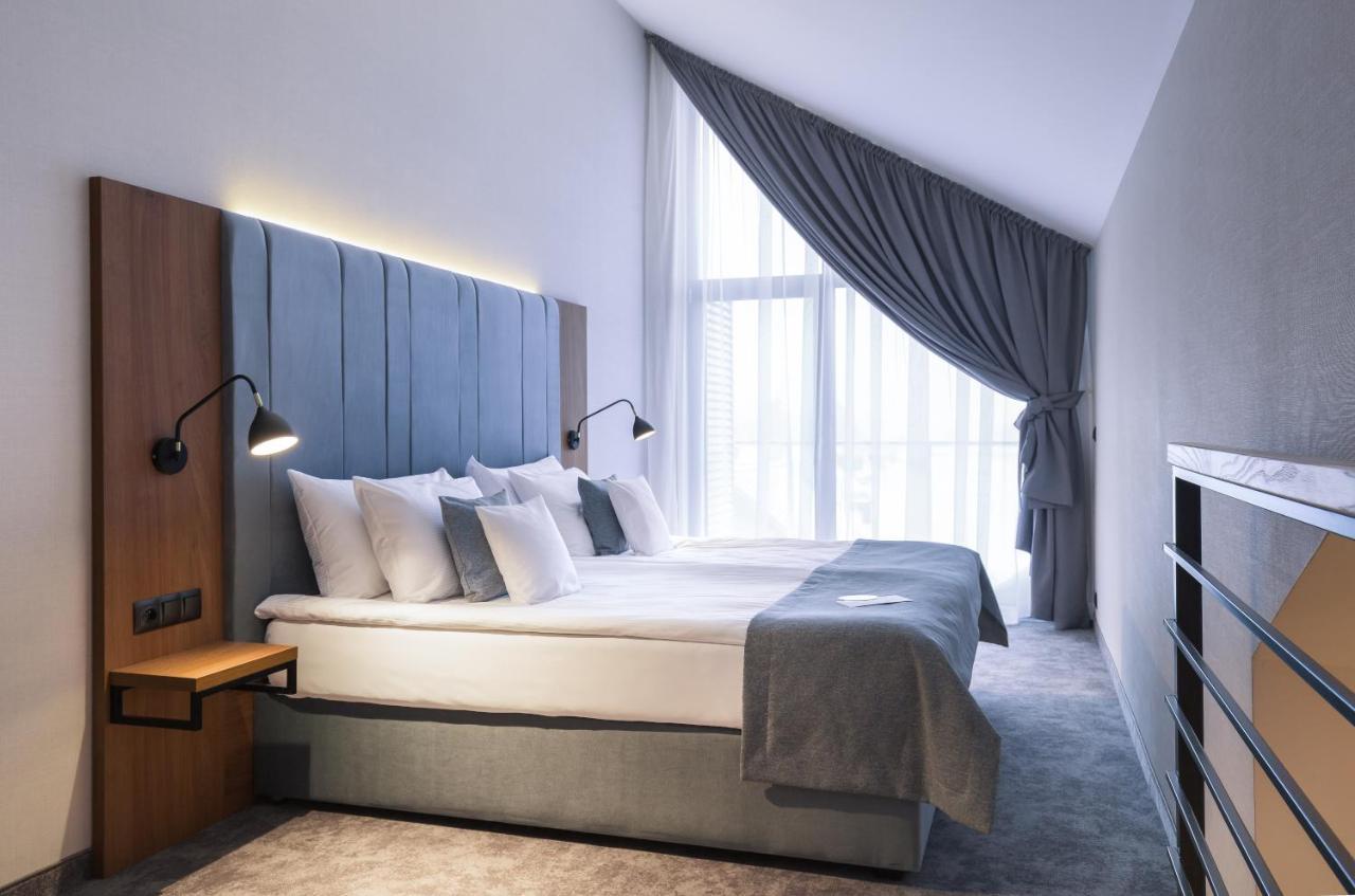 Green Mountain 5* Hotel カルパッチ エクステリア 写真 A room at the hotel